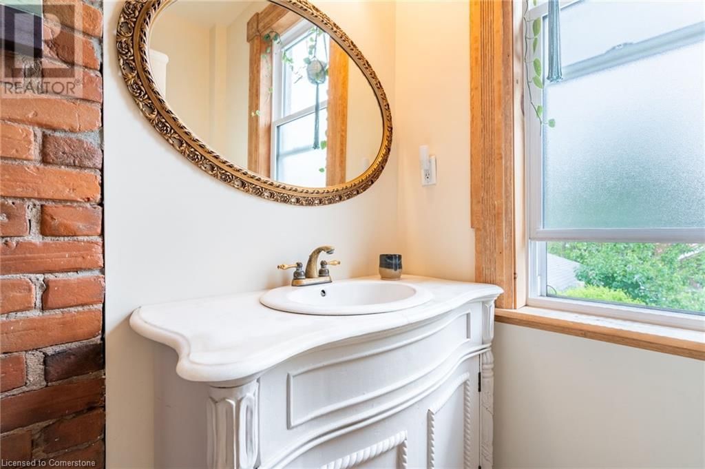 52 BARTON STREET WEST Image 22