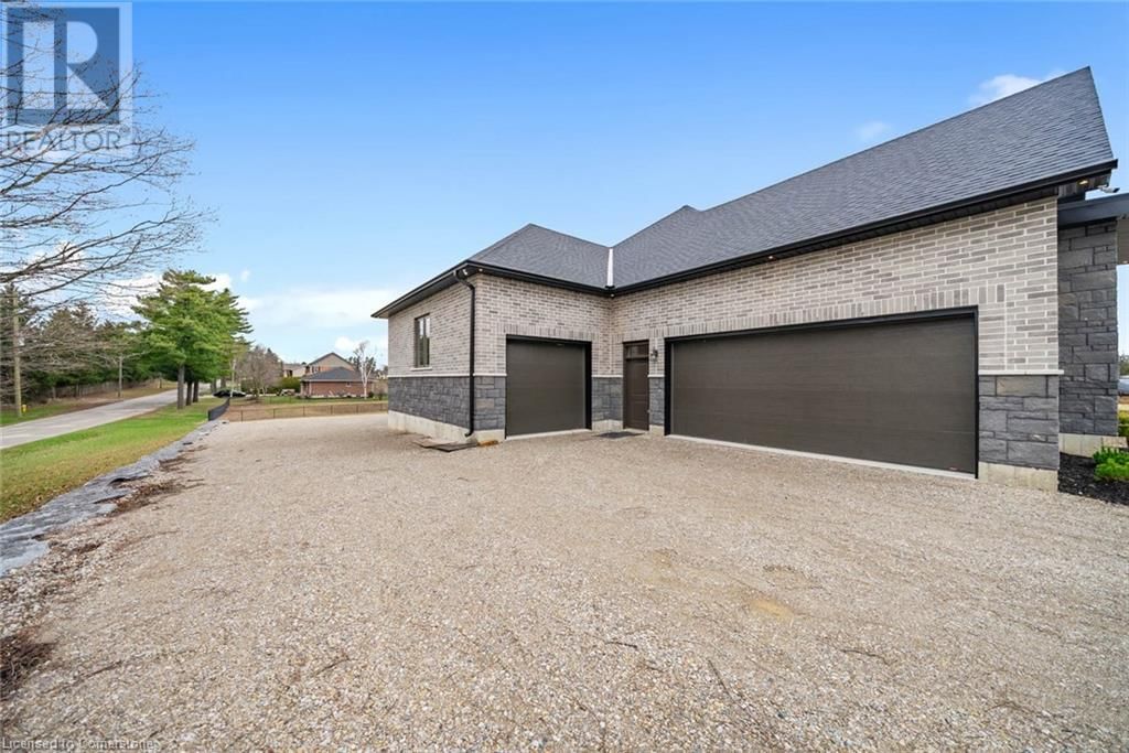 3 CLOVER LANE Image 44