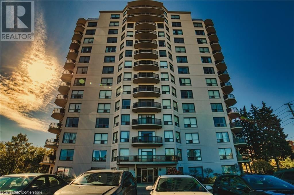 702 - 255 KEATS WAY Image 2