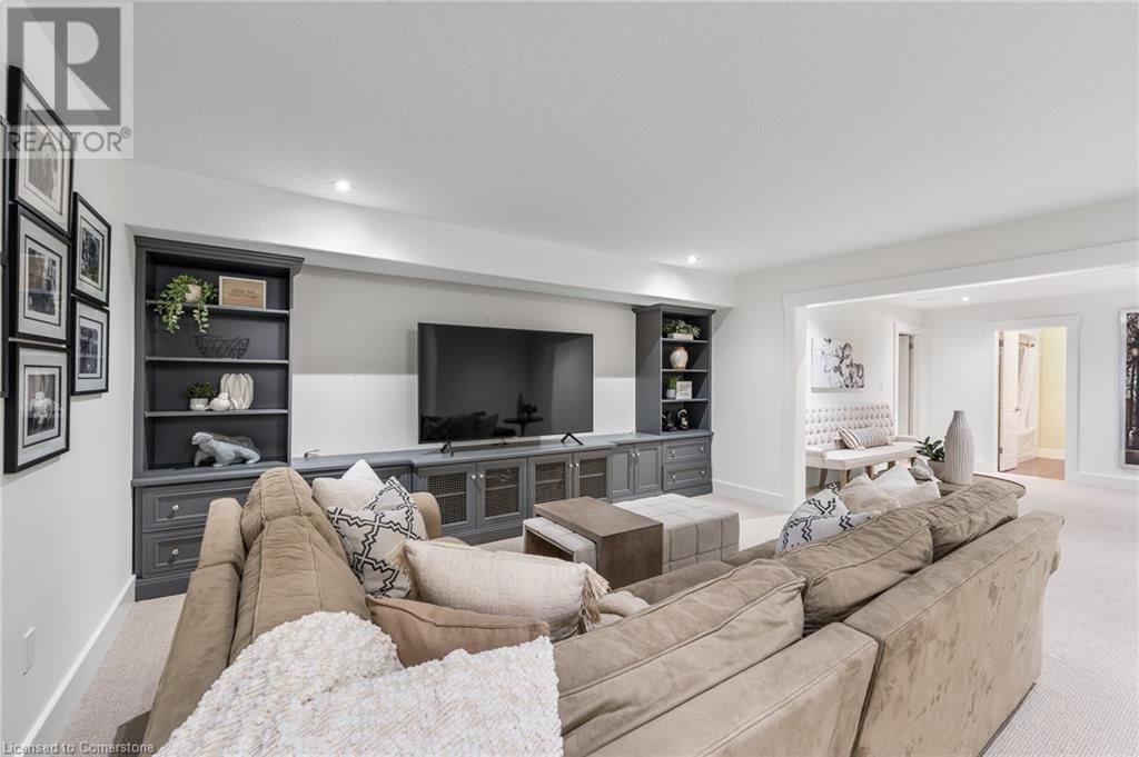 303 TERRACE WOOD CRESCENT Image 33