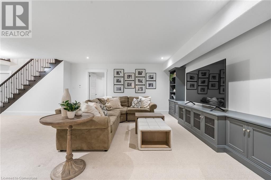 303 TERRACE WOOD CRESCENT Image 37