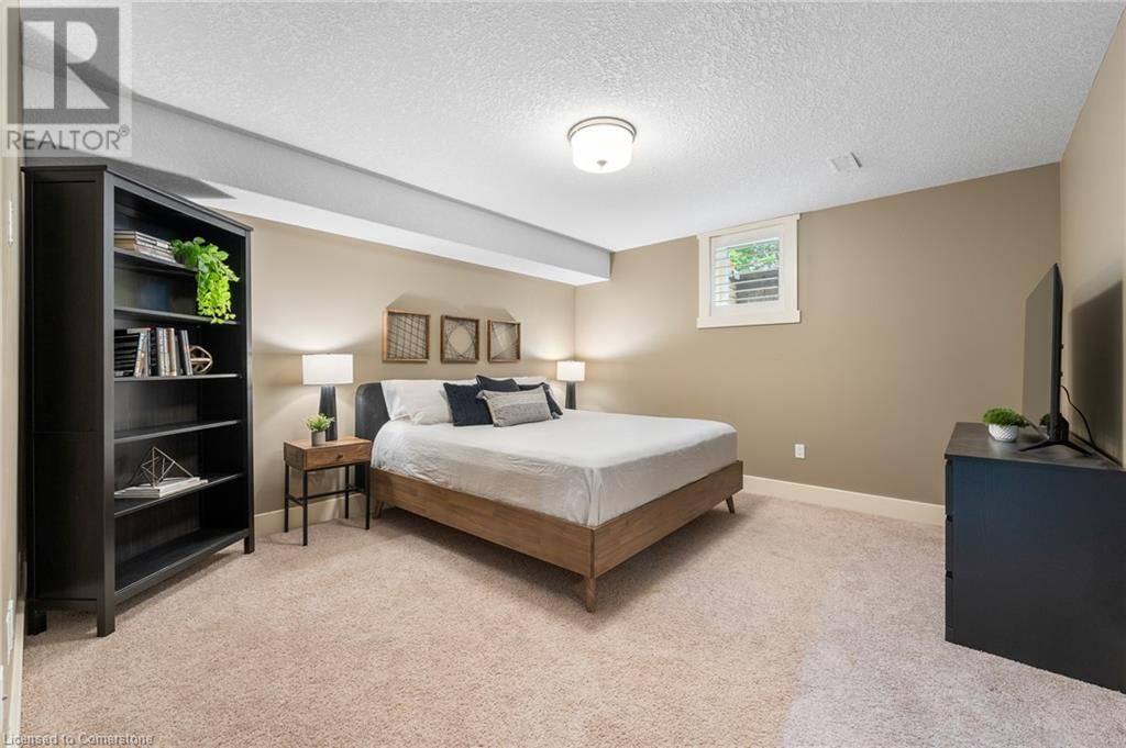 303 TERRACE WOOD CRESCENT Image 40