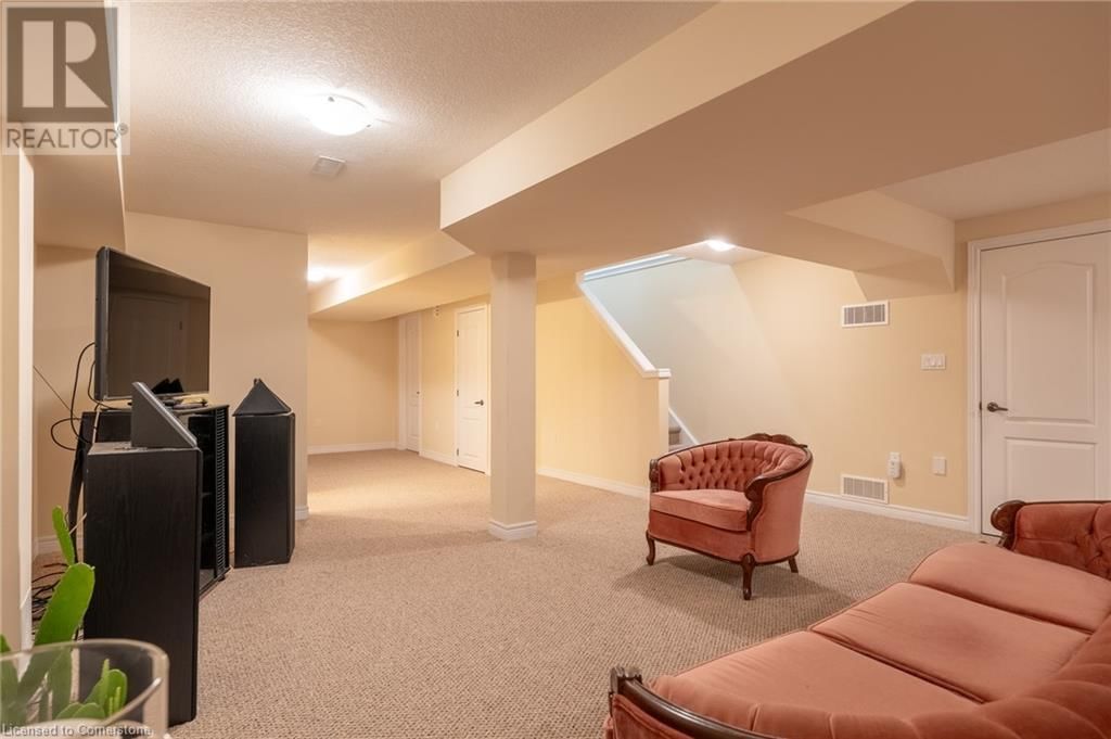 21 STICKLAND LANE Image 26