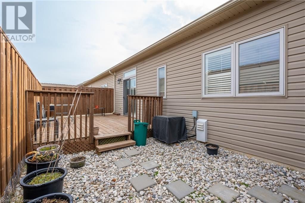 21 STICKLAND LANE Image 34