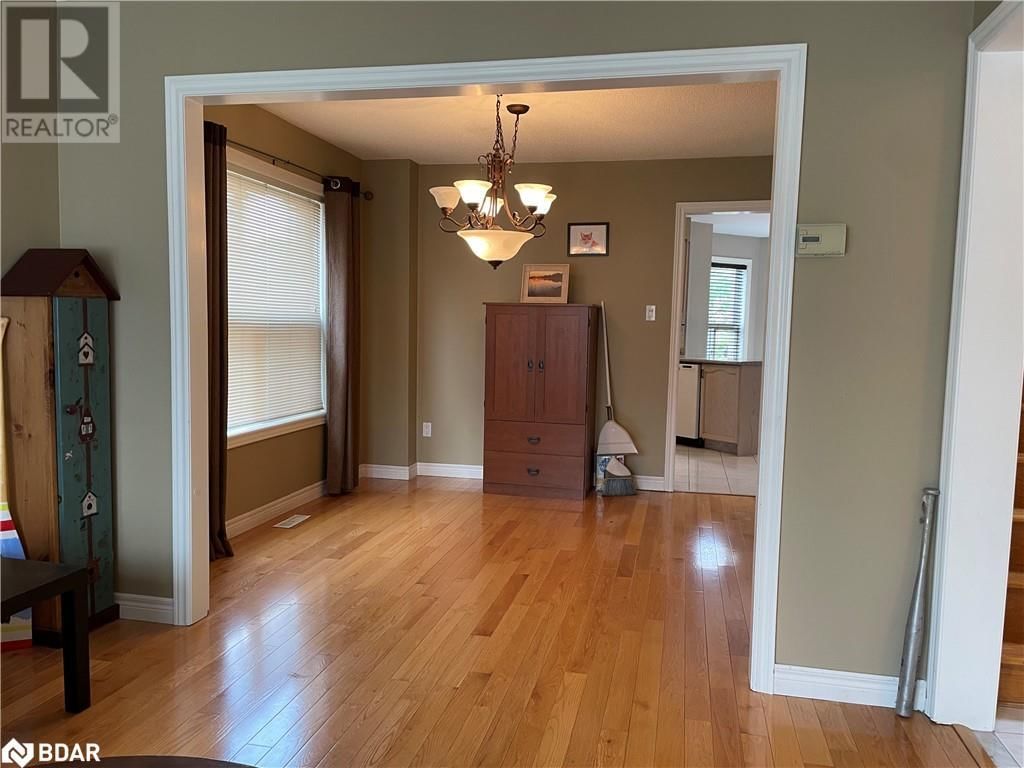 23 NIGHTINGALE CRESCENT Image 8