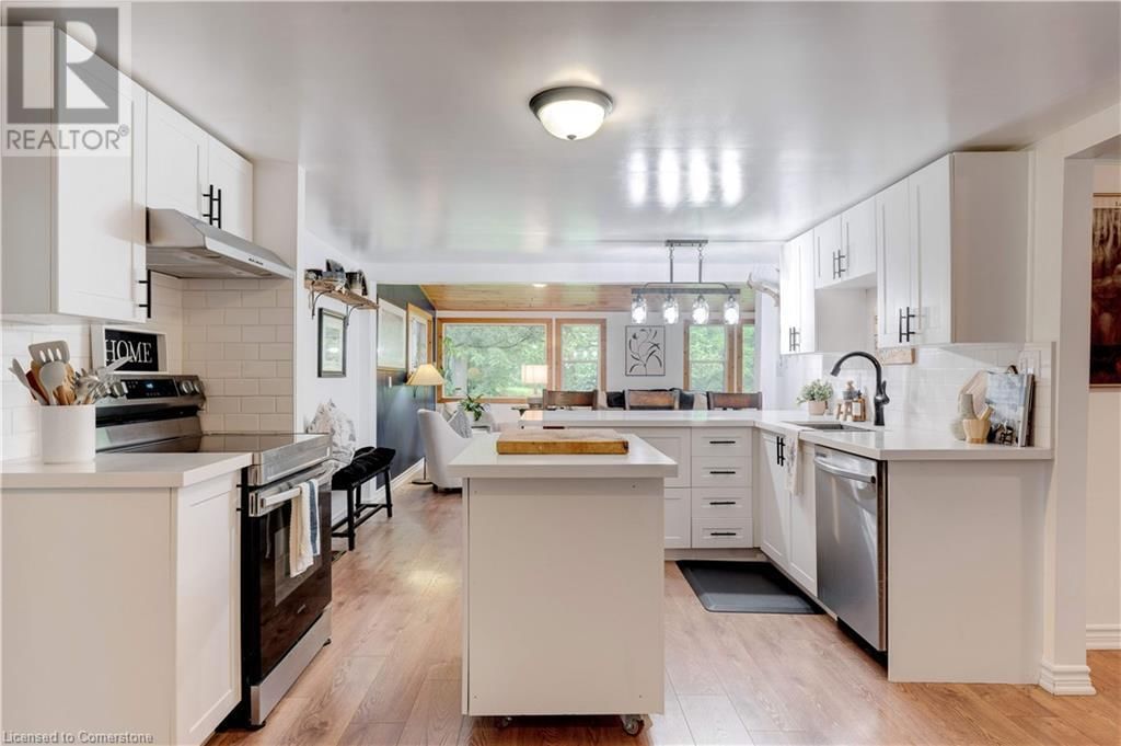 401 LYNDEN ROAD Image 11