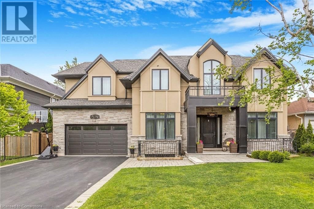 574 STEPHENS CRESCENT WEST Image 1