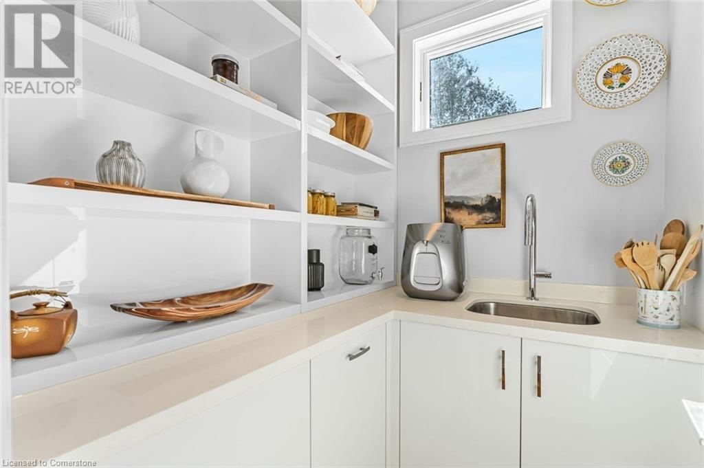 574 STEPHENS CRESCENT WEST Image 18
