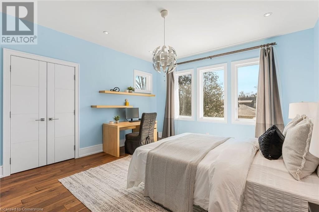 574 STEPHENS CRESCENT WEST Image 30