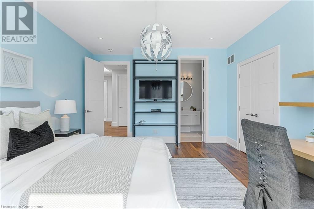 574 STEPHENS CRESCENT WEST Image 31