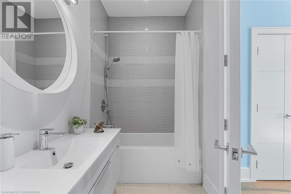 574 STEPHENS CRESCENT WEST Image 33
