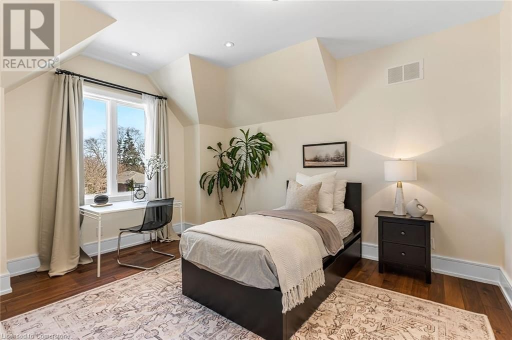 574 STEPHENS CRESCENT WEST Image 34