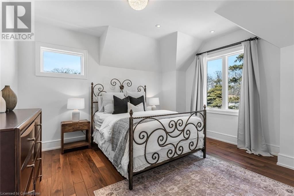 574 STEPHENS CRESCENT WEST Image 36