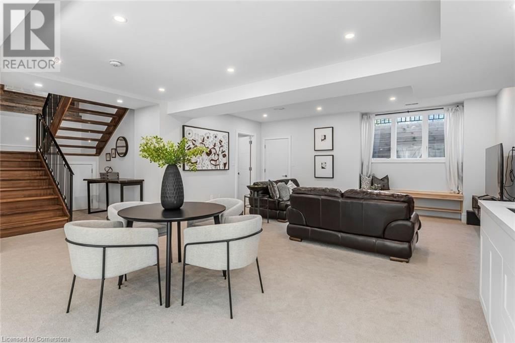 574 STEPHENS CRESCENT WEST Image 38