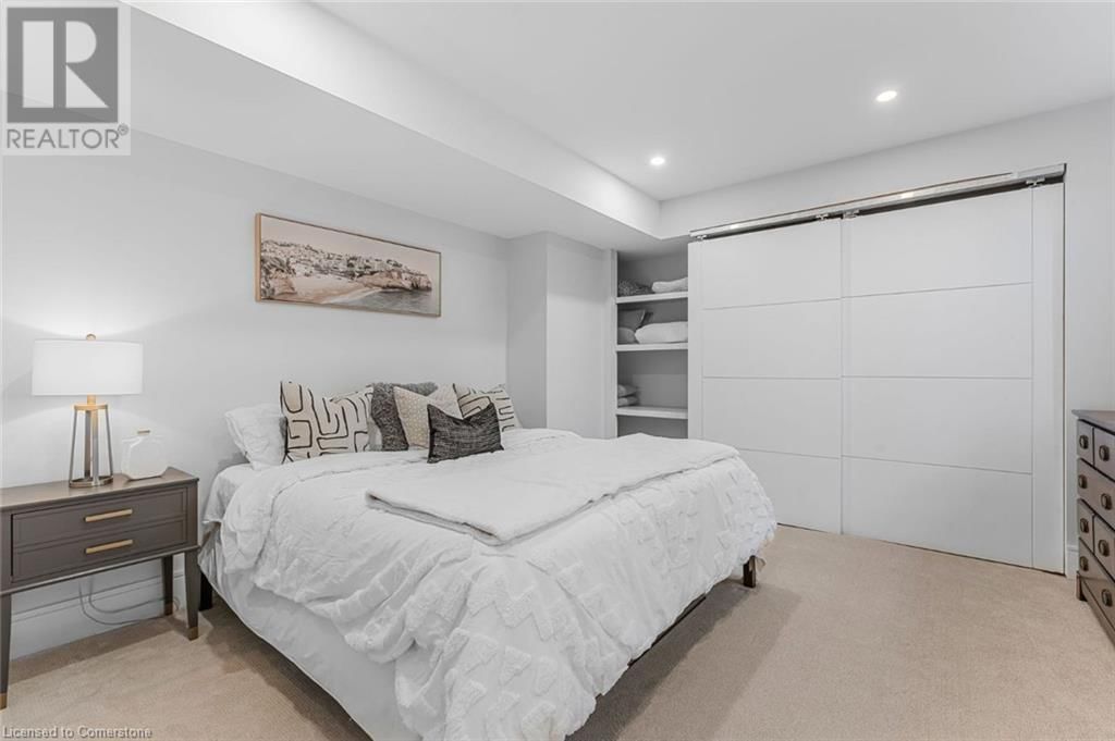 574 STEPHENS CRESCENT WEST Image 41