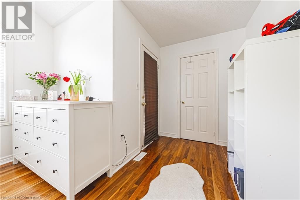 19 GWYN COURT Image 32