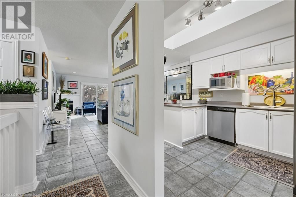31 - 810 GOLF LINKS ROAD Image 8