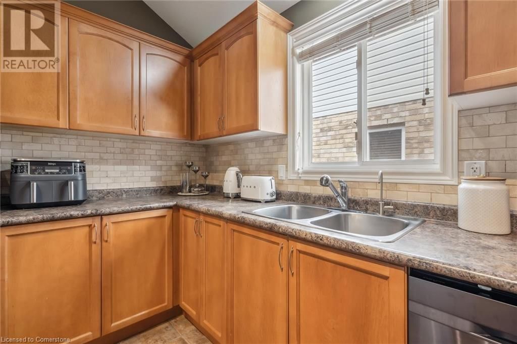 72 MCARTHUR DRIVE Image 21
