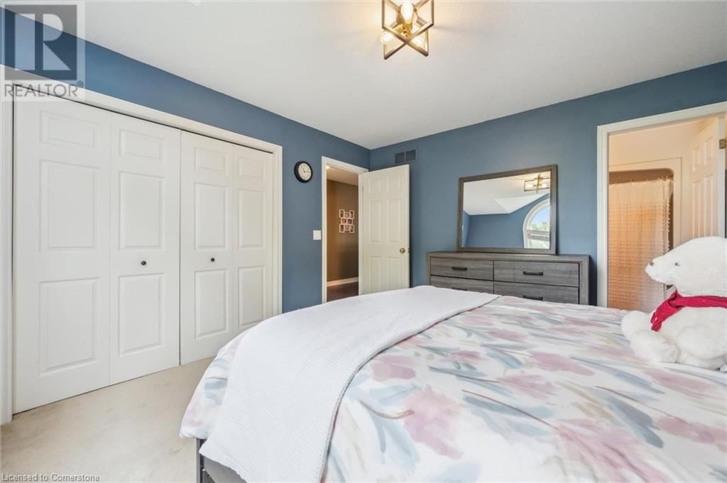 72 MCARTHUR DRIVE Image 24