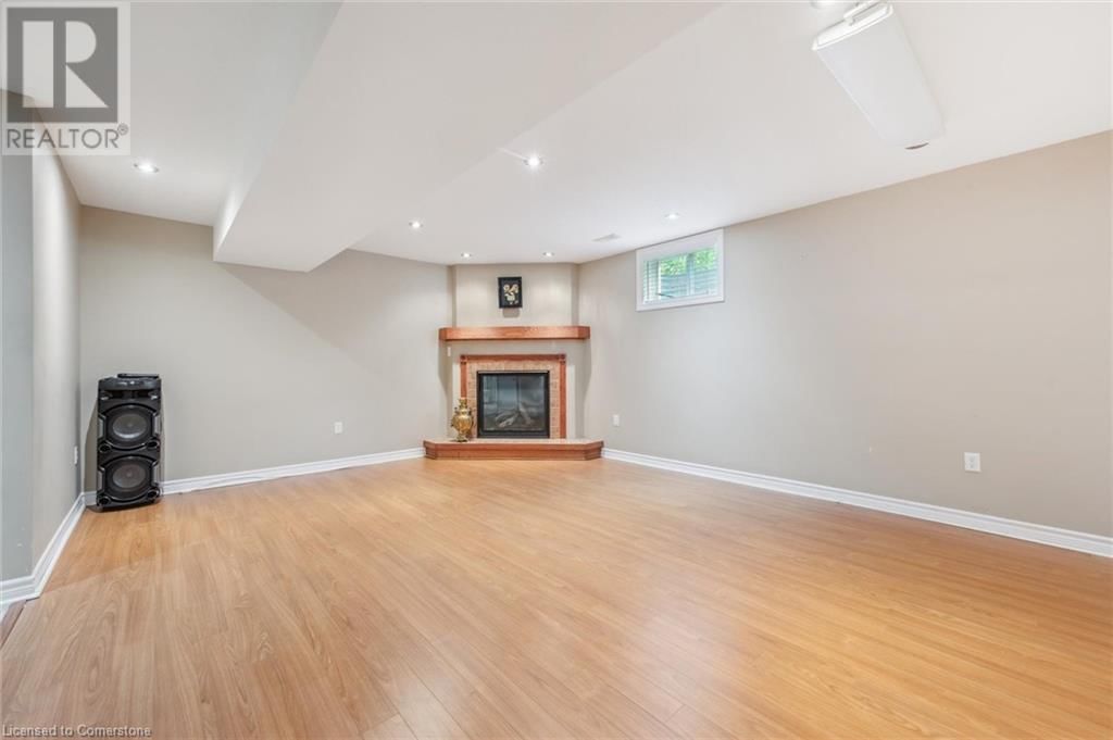 72 MCARTHUR DRIVE Image 31