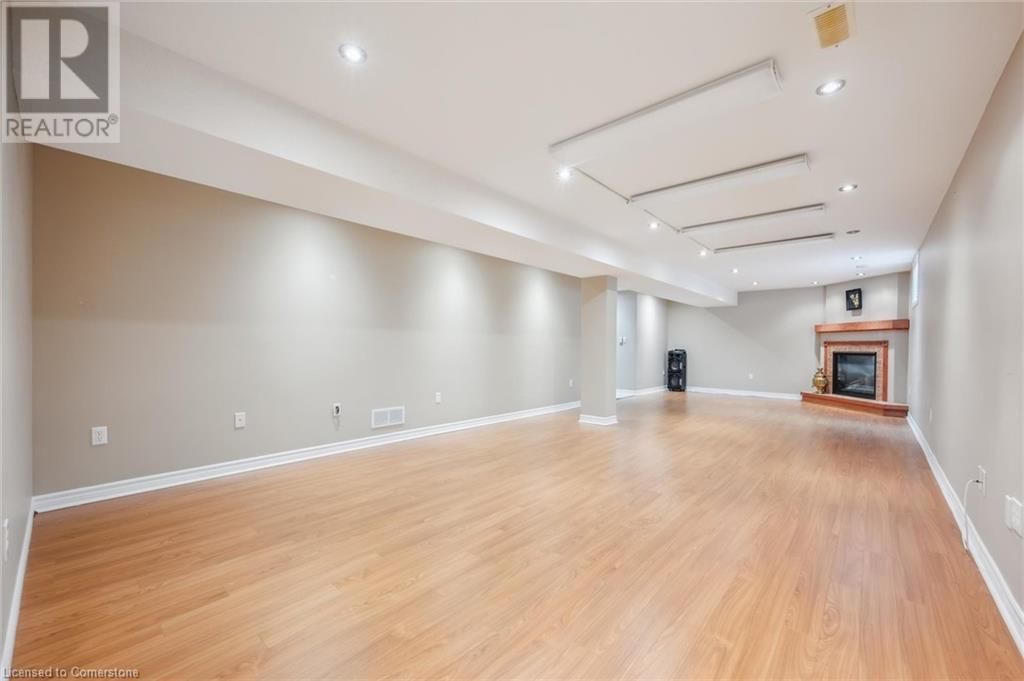 72 MCARTHUR DRIVE Image 33