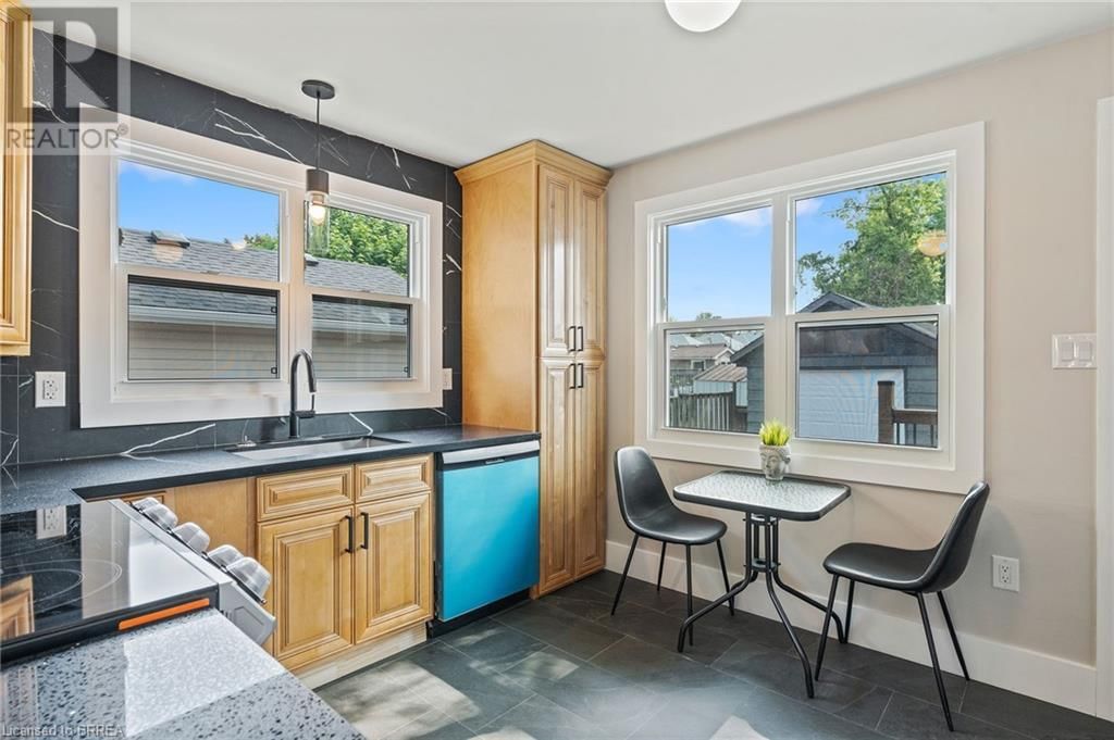 7 ESTHER STREET Image 19