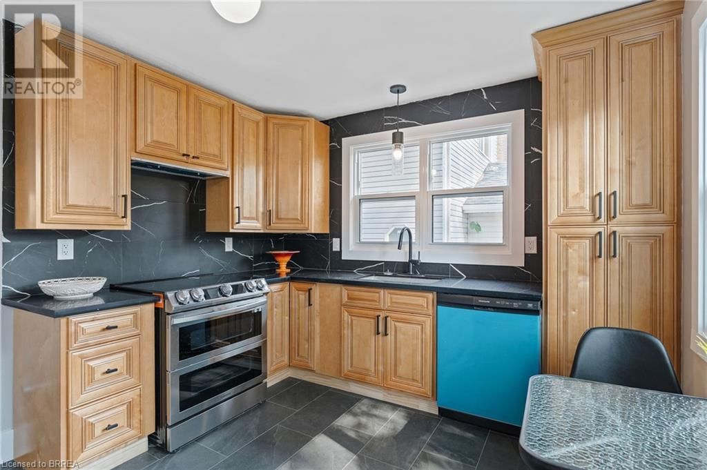 7 ESTHER STREET Image 22