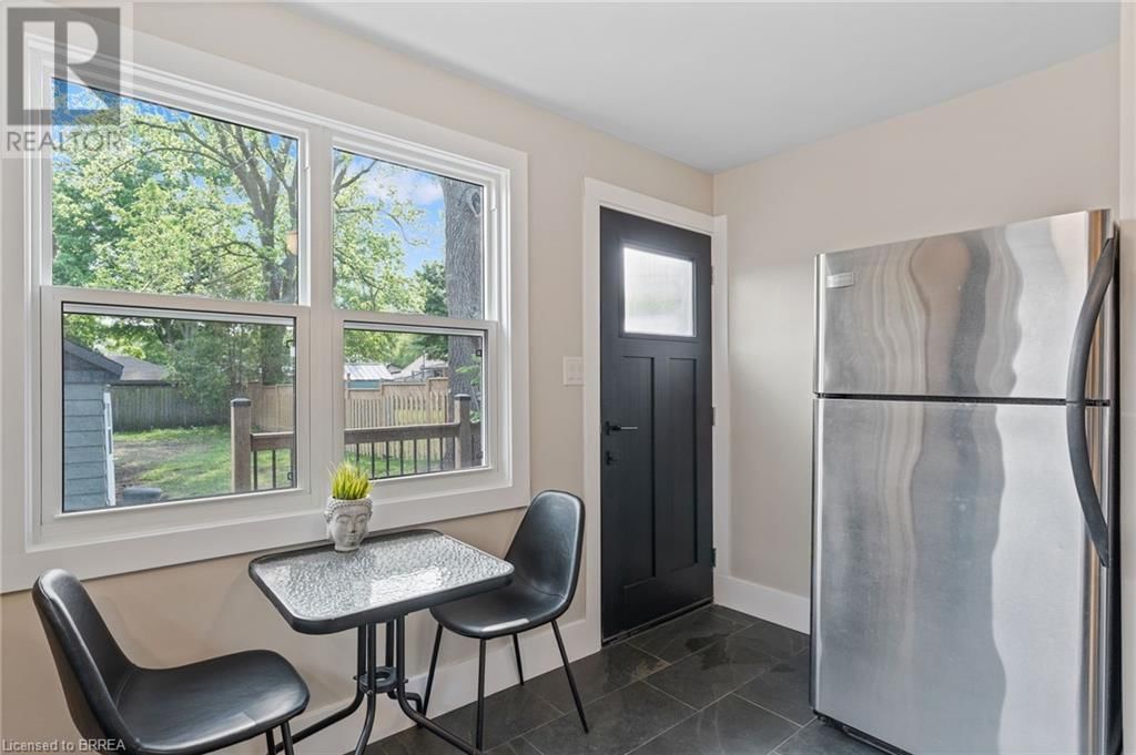 7 ESTHER STREET Image 24