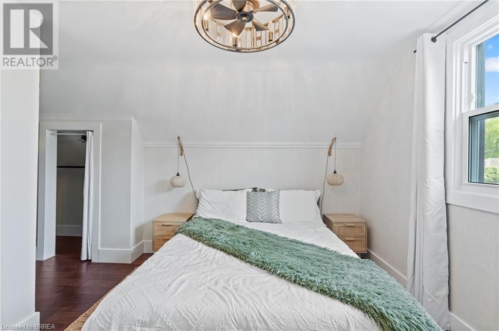 7 ESTHER STREET Image 30