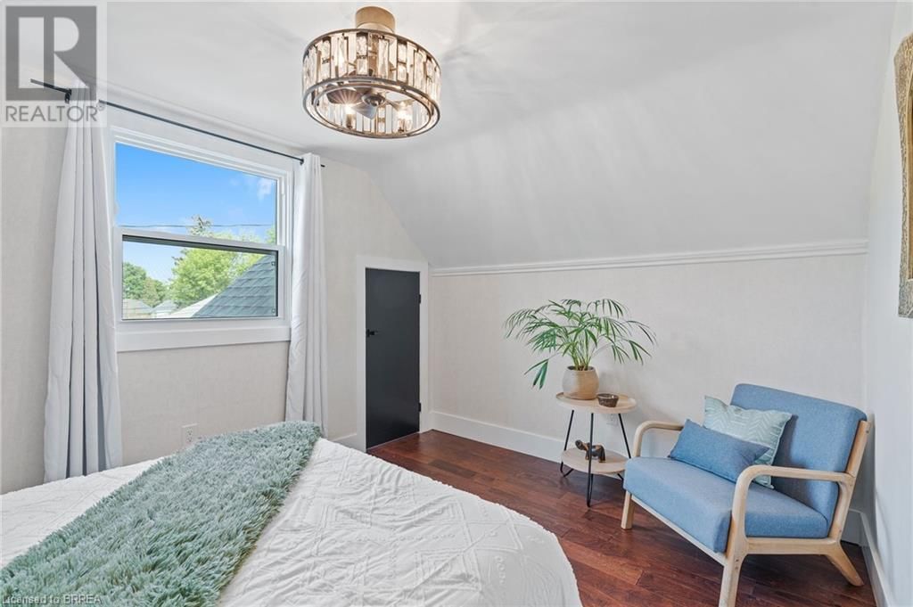 7 ESTHER STREET Image 31