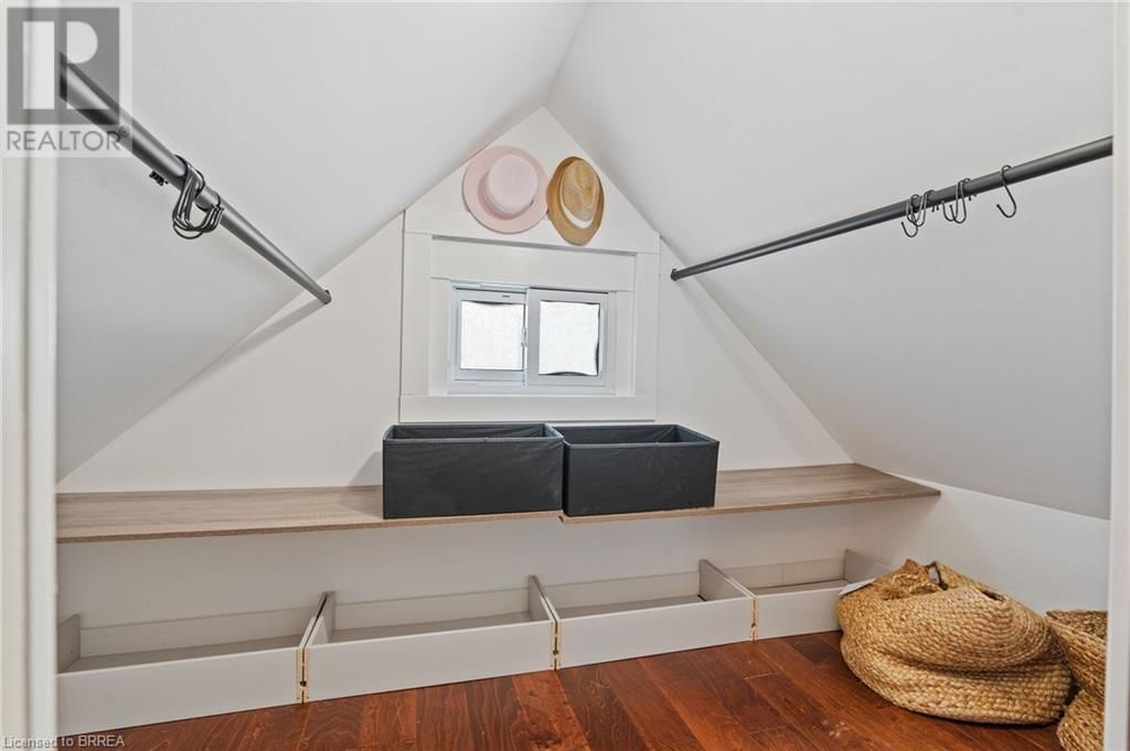 7 ESTHER STREET Image 32