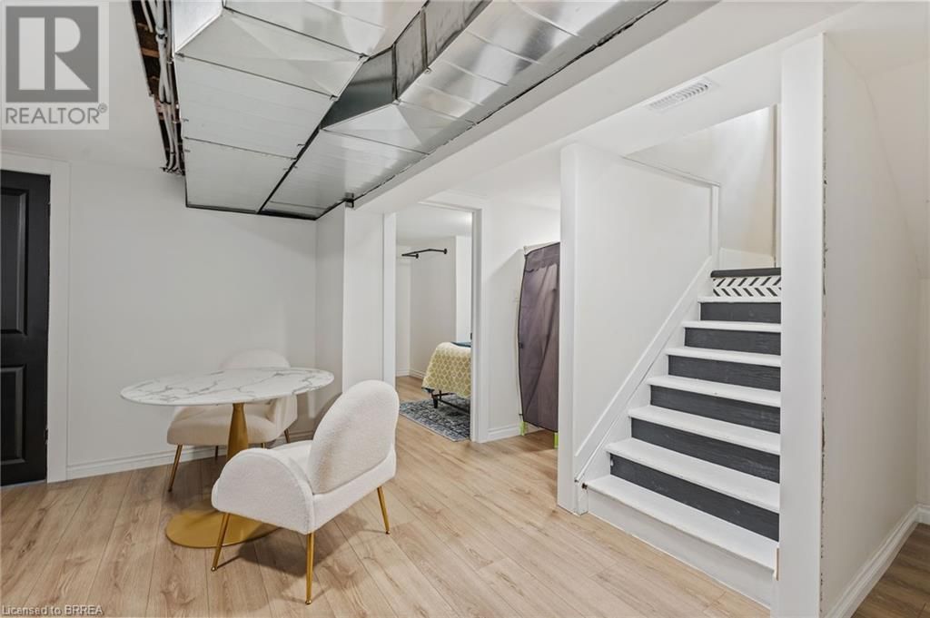 7 ESTHER STREET Image 33