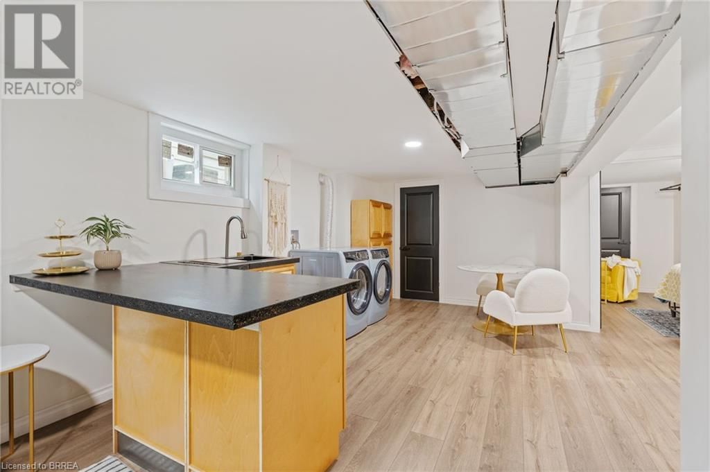 7 ESTHER STREET Image 34