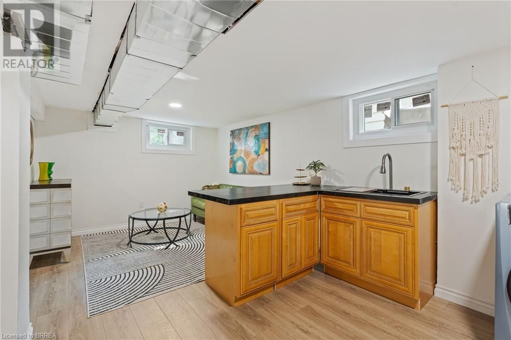 7 ESTHER STREET Image 35