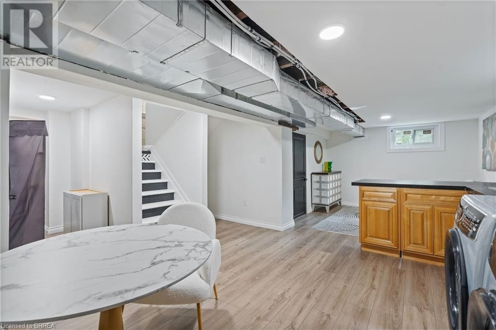 7 ESTHER STREET Image 36