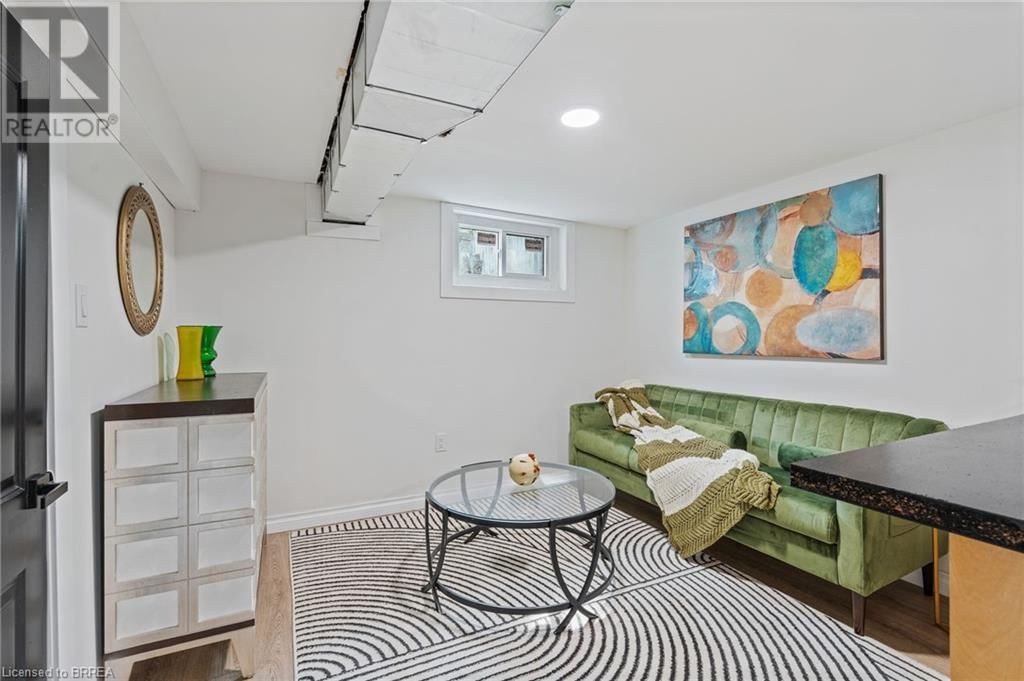 7 ESTHER STREET Image 37