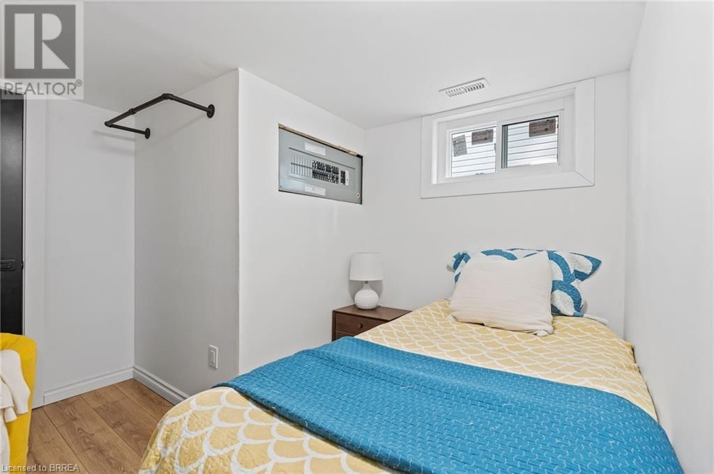 7 ESTHER STREET Image 39