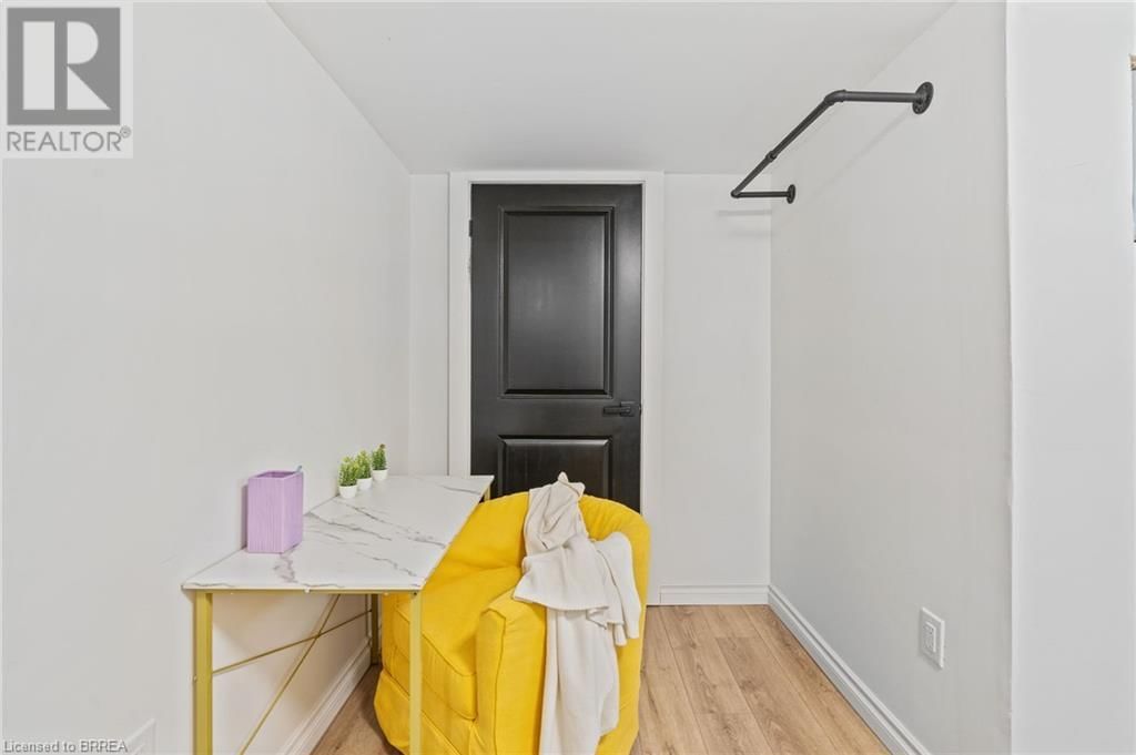 7 ESTHER STREET Image 40