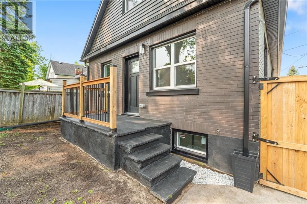 7 ESTHER STREET Image 44