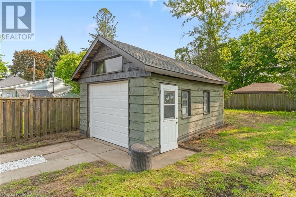 7 ESTHER STREET Image 48
