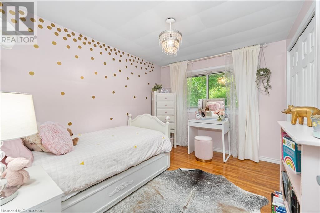 25 BEDFORD PARK Image 11