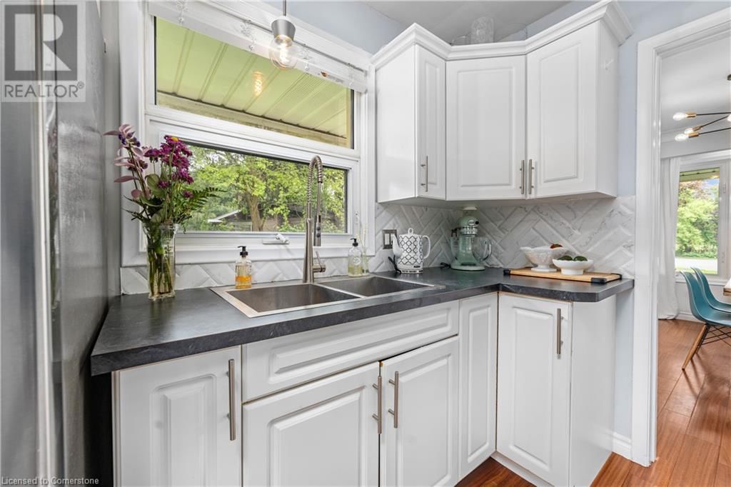 25 BEDFORD PARK Image 17