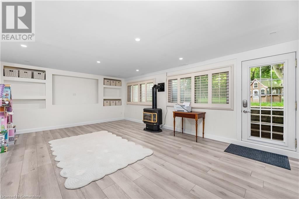 25 BEDFORD PARK Image 19