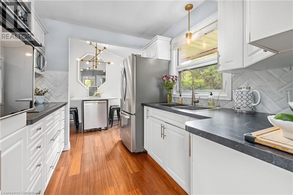 25 BEDFORD PARK Image 6