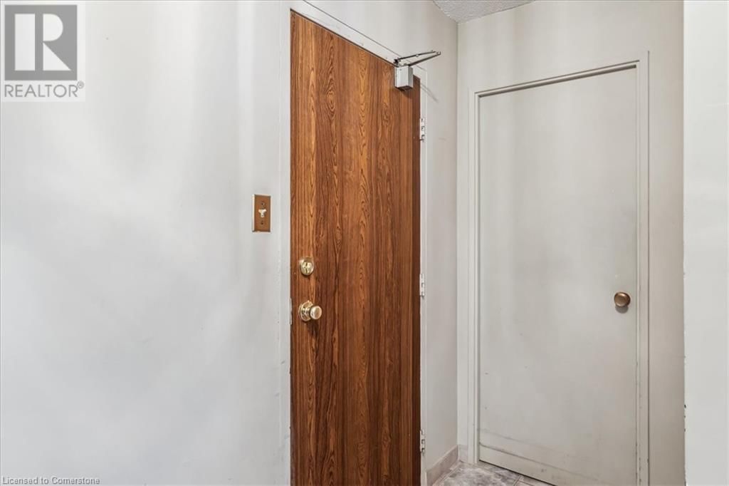 206 - 700 DYNES ROAD Image 4