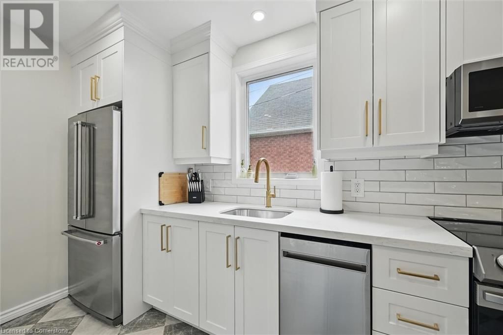 105 WEIR STREET SOUTH Image 11