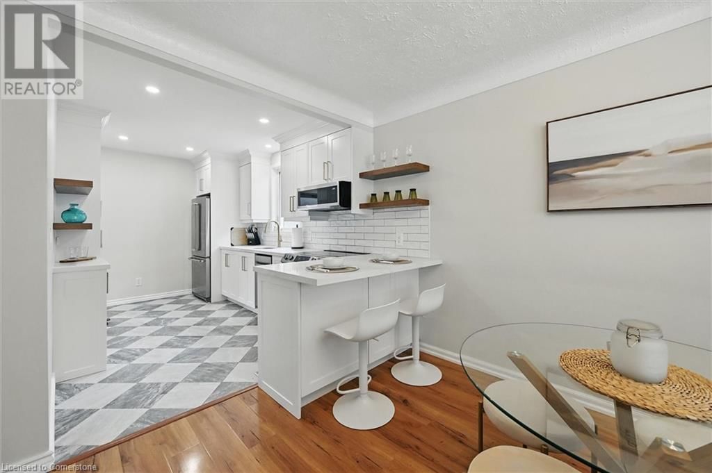 105 WEIR STREET SOUTH Image 17