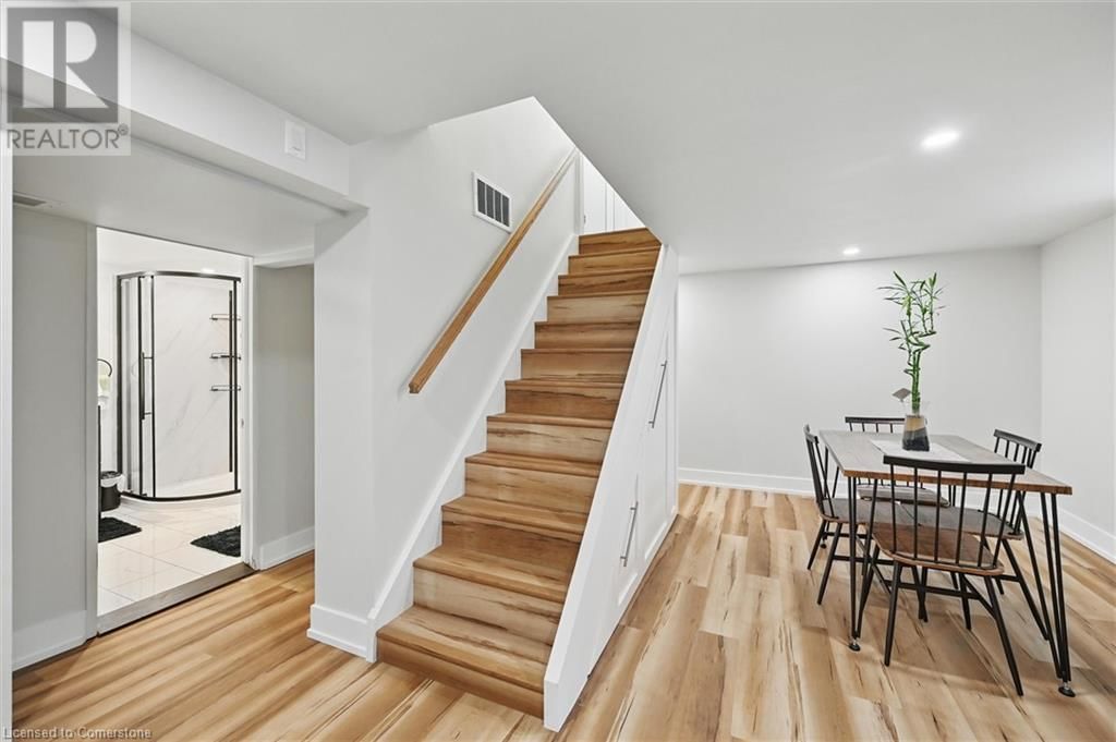 105 WEIR STREET SOUTH Image 18