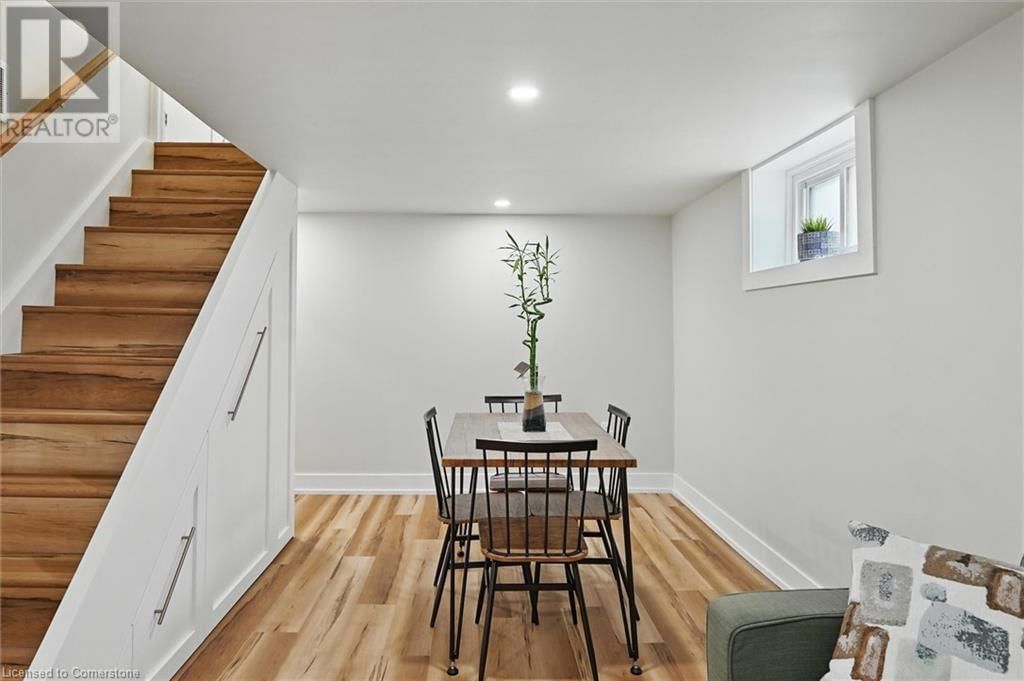 105 WEIR STREET SOUTH Image 21