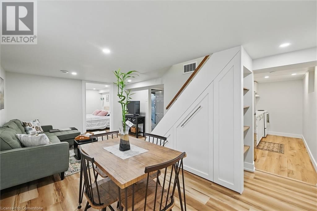 105 WEIR STREET SOUTH Image 22
